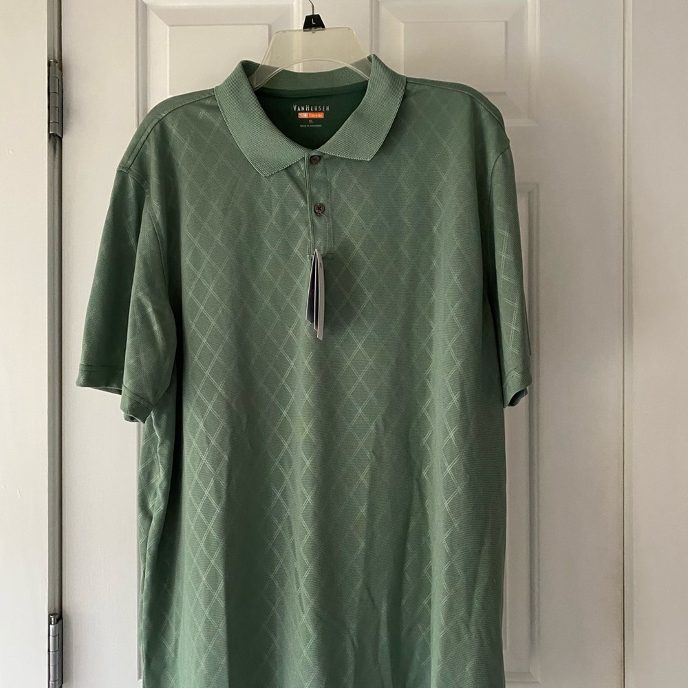 New with tags! Classy shirt for men!